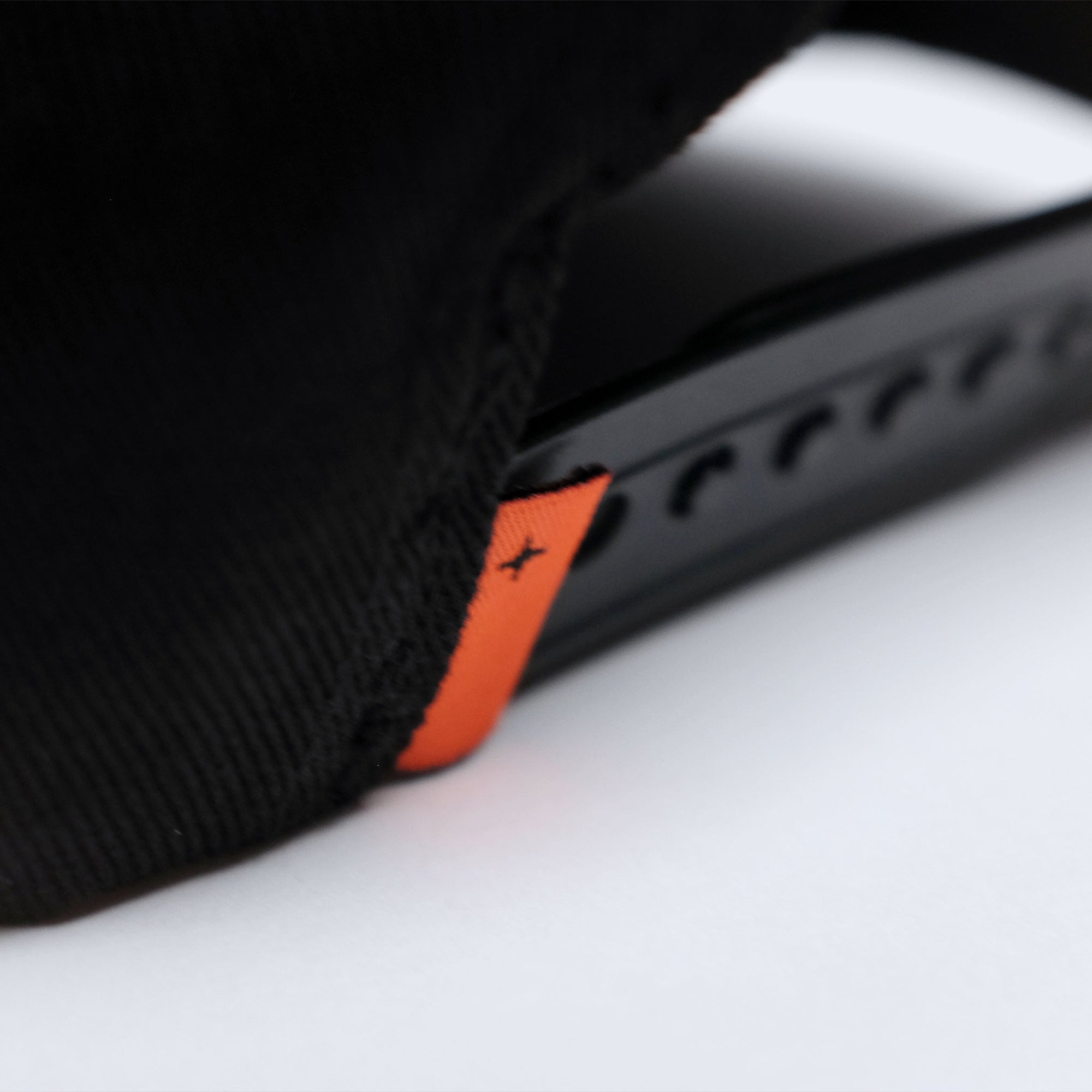 Gorra clásica GIAD de 6 paneles (negro/naranja)